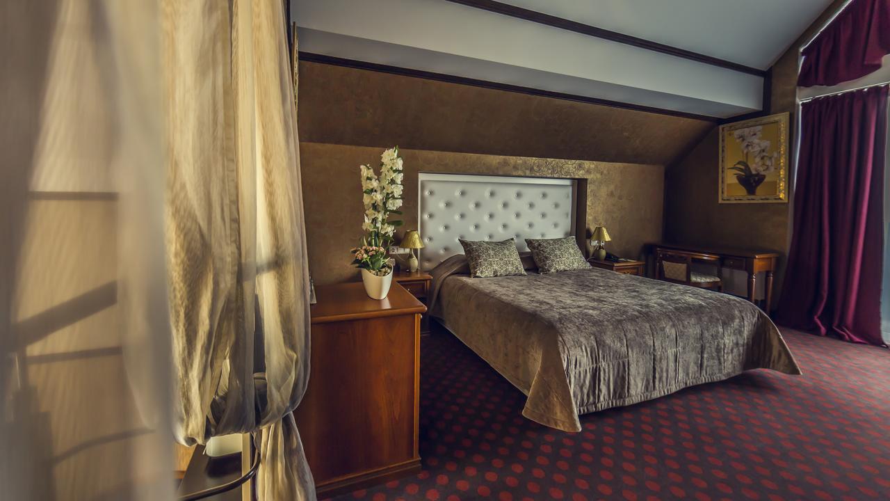 Park-Hotel Golosievo Kiev Exteriör bild