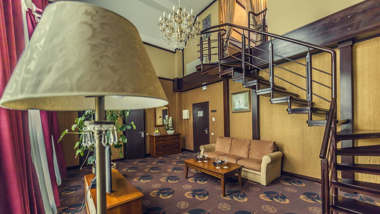Park-Hotel Golosievo Kiev Exteriör bild
