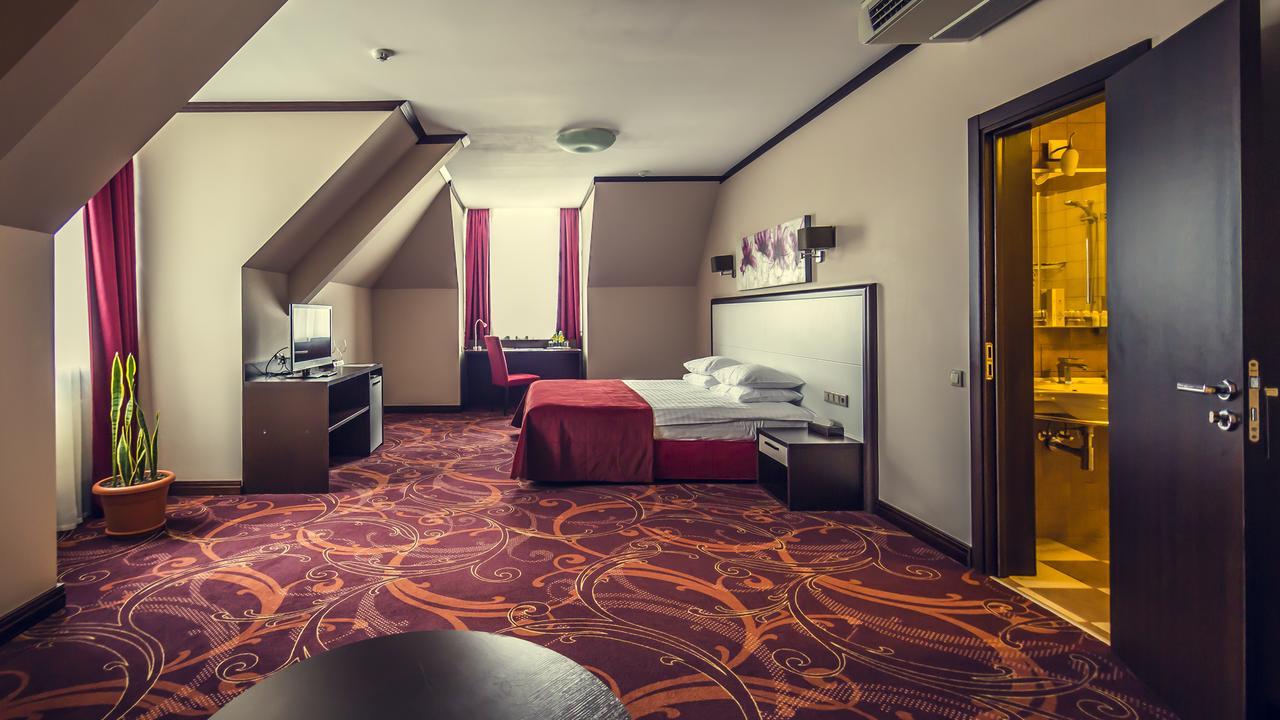 Park-Hotel Golosievo Kiev Exteriör bild